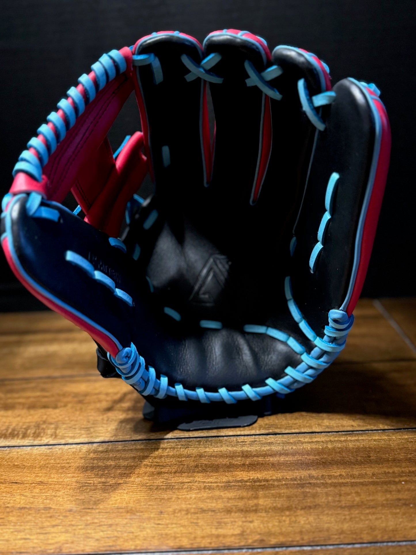 AG25  Light Blue/Red/Black I Web