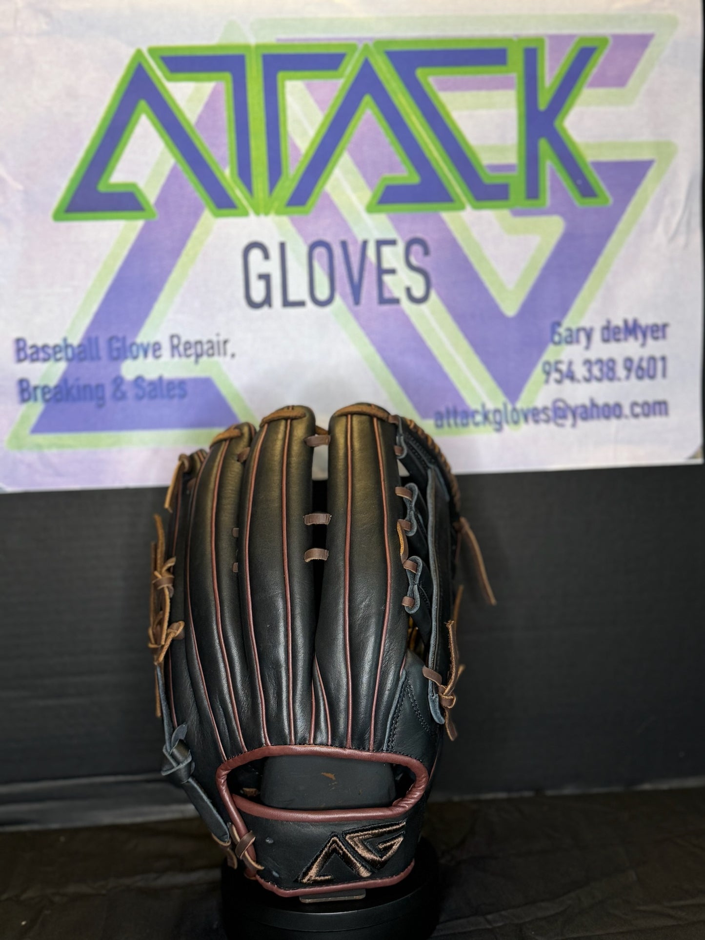 AG20  Black/Brown Single Post with Double Bar Web