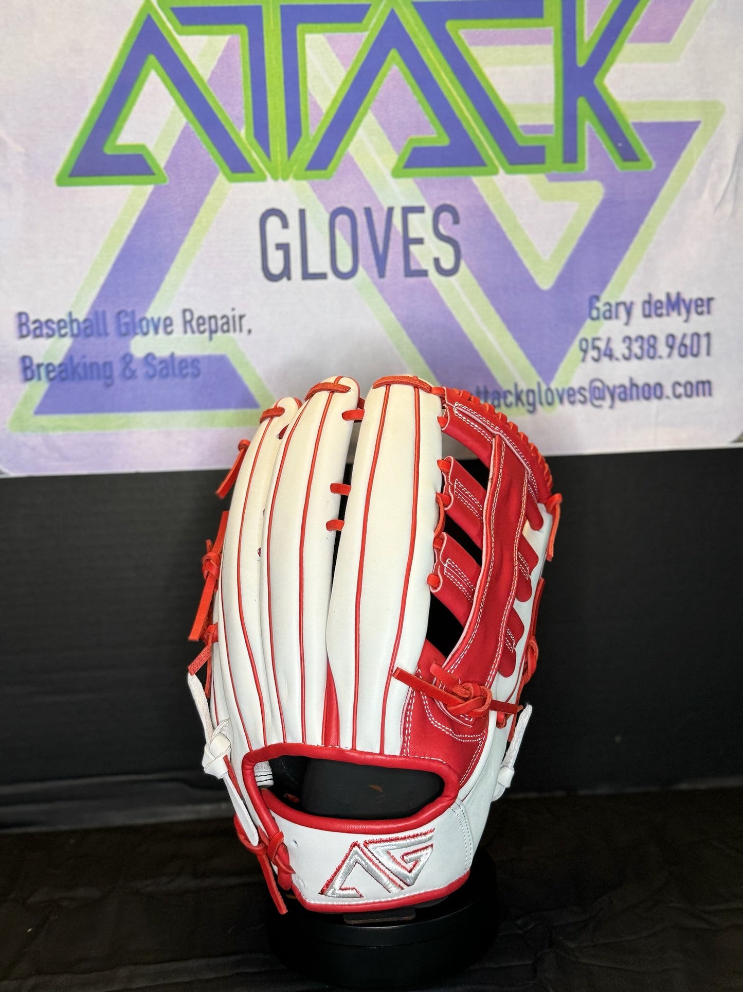 AG21 Cardinal Red/White Single Post Double Bar Web