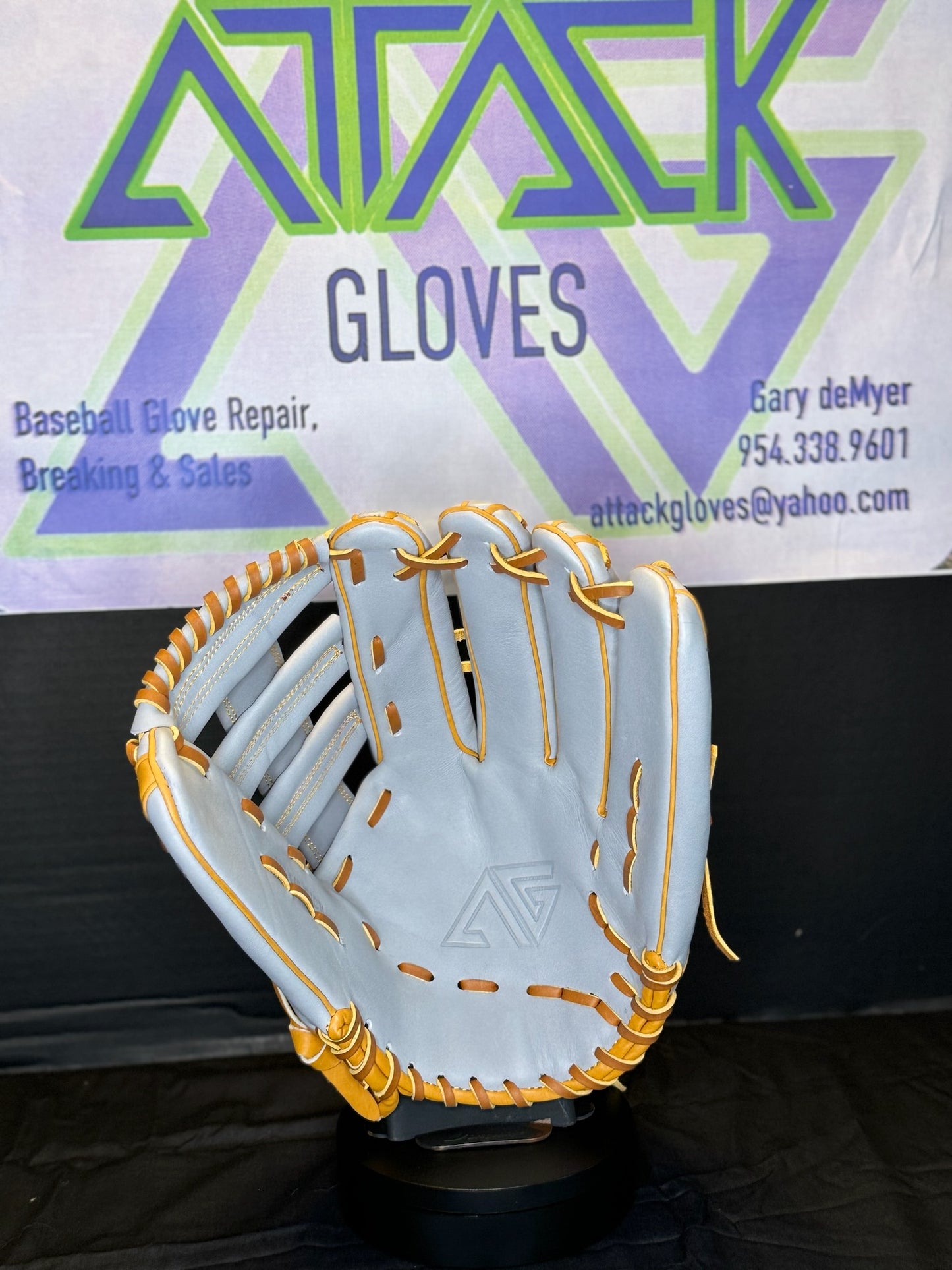 AG19 Gray/Tan Double Bar T Web