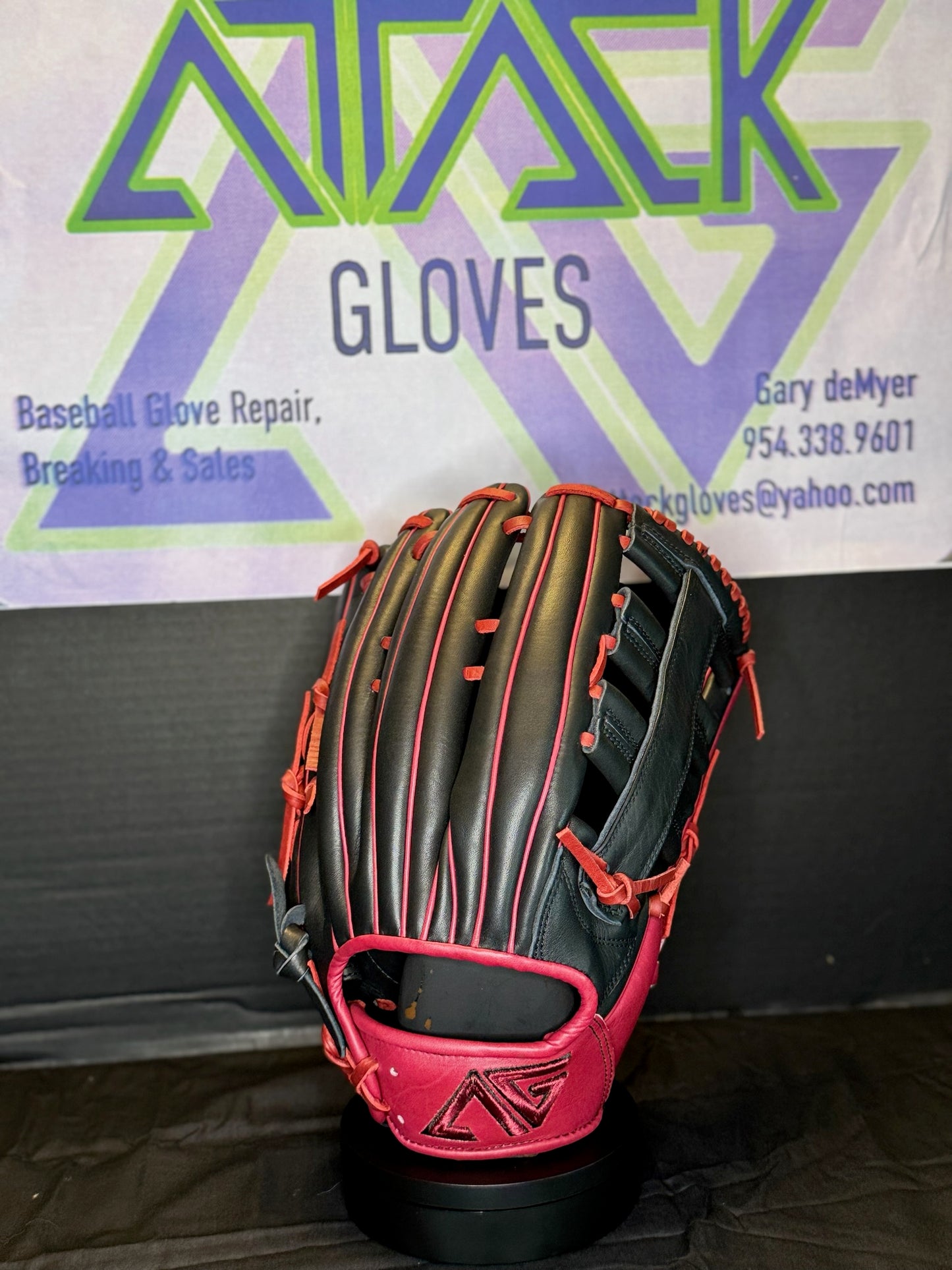 AG17 Cardinal Red / Black Double Bar Web